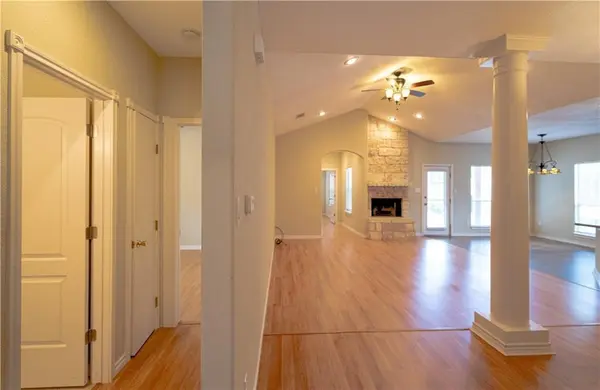 412 Cargill DR, Spicewood, TX 78669
