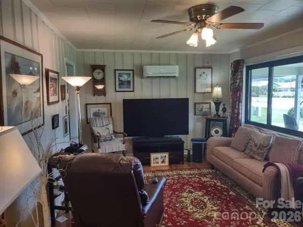 70 Temple Church RD, Brevard, NC 28712