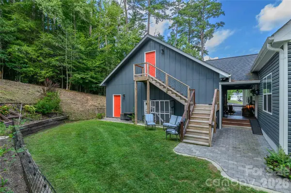 212 W Sunset Ridge DR, Etowah, NC 28729