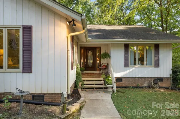 55 Heritage DR, Lake Wylie, SC 29710