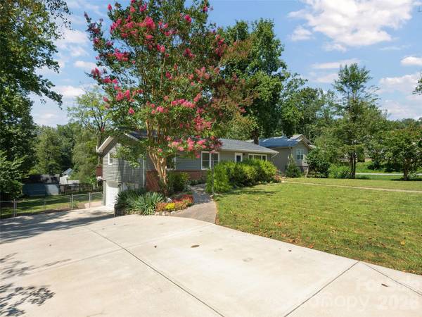 182 Locust CT, Arden, NC 28704