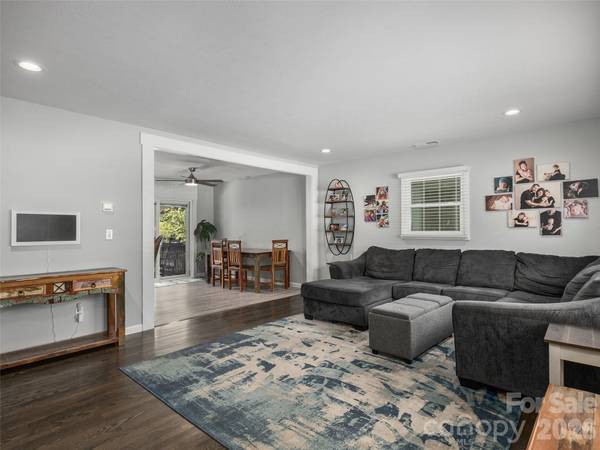 182 Locust CT, Arden, NC 28704