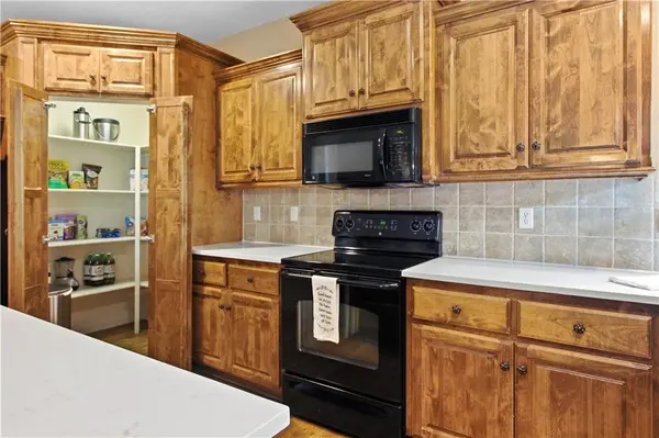 5537 Aminda ST, Shawnee, KS 66226