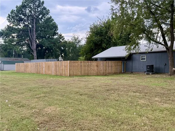 1021 E PARK AVE, Rich Hill, MO 64779