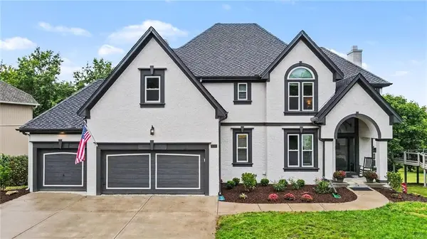 8008 Park Ridge DR, Parkville, MO 64152
