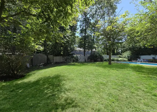 424 Alphabet ST, Holbrook, NY 11741