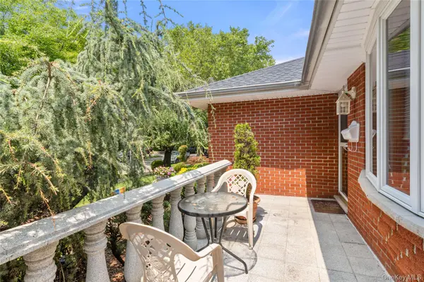 7349 196th PL, Fresh Meadows, NY 11366