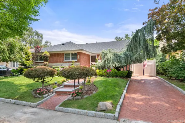 7349 196th PL, Fresh Meadows, NY 11366