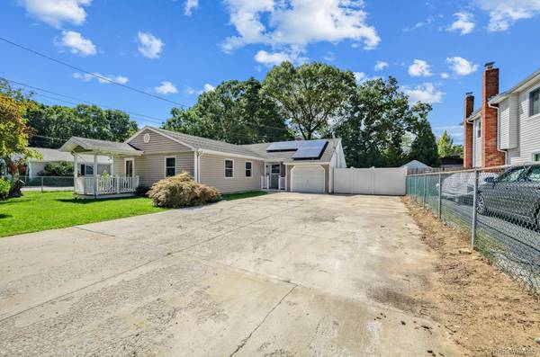 469 Carnation DR, Shirley, NY 11967