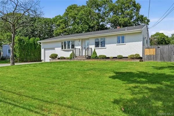 79 39th ST, Islip, NY 11751