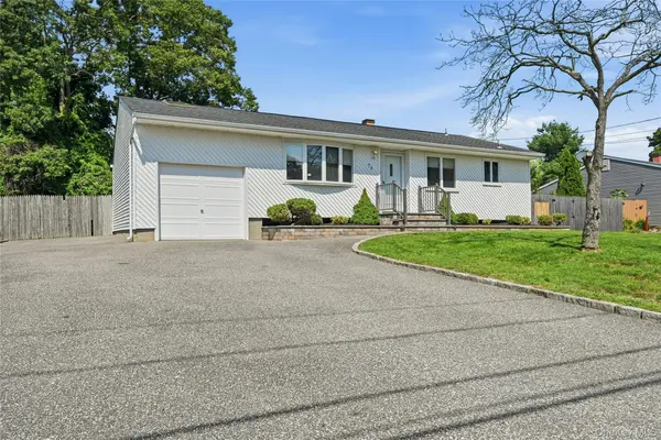 79 39th ST, Islip, NY 11751