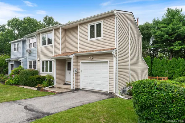 6 Hamlet CT, Wappingers Falls, NY 12590
