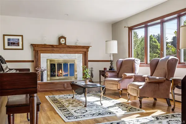 1035 Theresa DR, Mattituck, NY 11952