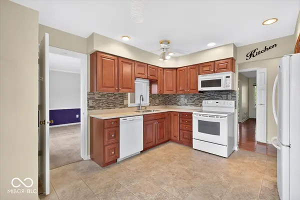 528 E Hunters DR #D, Carmel, IN 46032