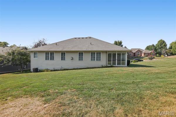1403 White Oak TRL, Godfrey, IL 62035