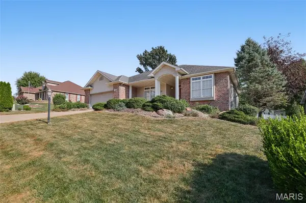 1403 White Oak TRL, Godfrey, IL 62035