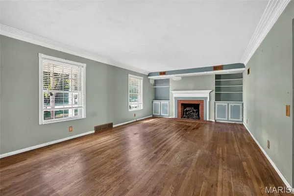 17 Dorclin LN, St Louis, MO 63128