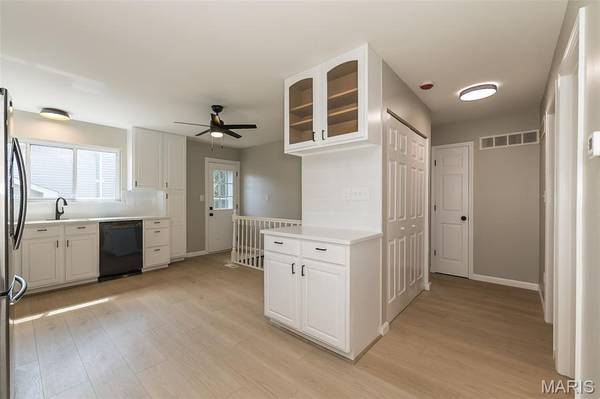 2421 Muegge RD, St Charles, MO 63303