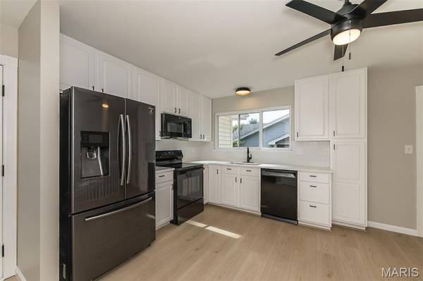2421 Muegge RD, St Charles, MO 63303