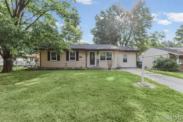 1608 Landmark DR, Mascoutah, IL 62258