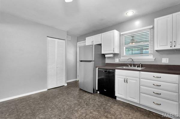 872 Hyde Park DR, Arnold, MO 63010