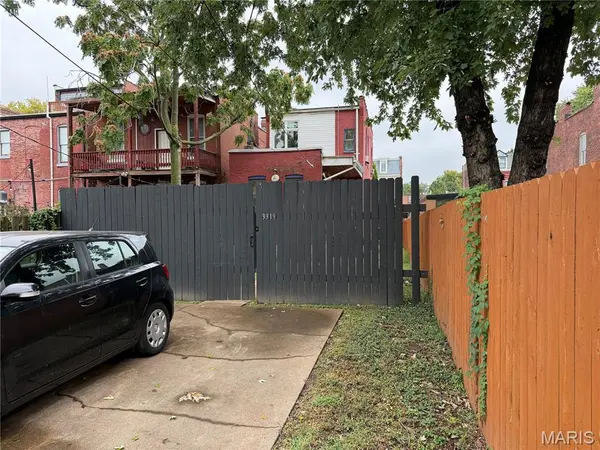 3319 Wisconsin AVE, St Louis, MO 63118