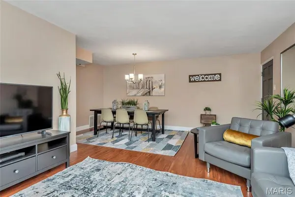 7553 Buckingham DR, Clayton, MO 63105