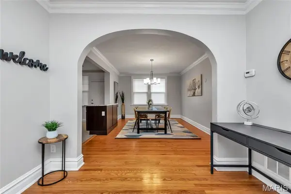 7557 Buckingham, Clayton, MO 63105
