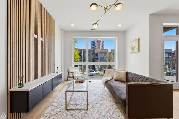 4134 S Calumet AVE #101, Chicago, IL 60653