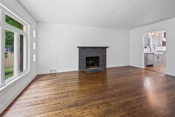 6114 N Lenox AVE, Chicago, IL 60646