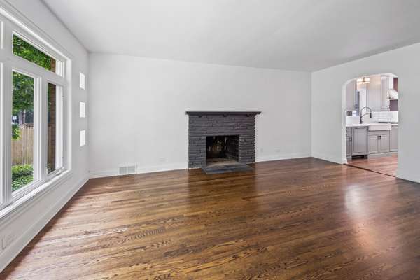 6114 N Lenox AVE, Chicago, IL 60646