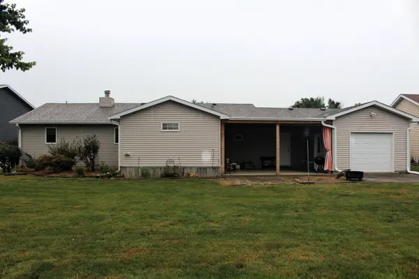 34 Colonial DR, Clinton, IL 61727