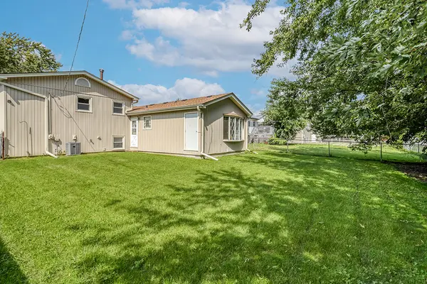5809 Orange LN, Oak Forest, IL 60452