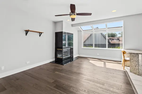 933 W Essex PL, Arlington Heights, IL 60004