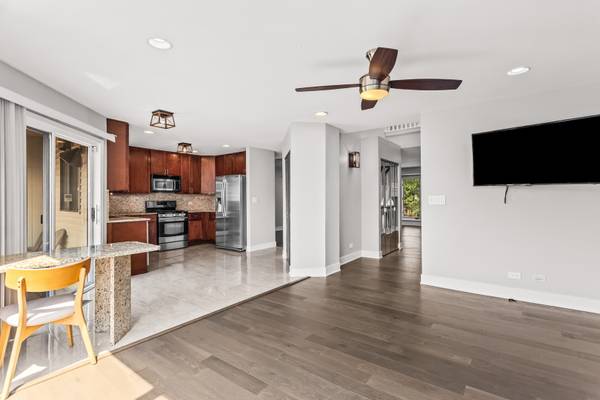 933 W Essex PL, Arlington Heights, IL 60004