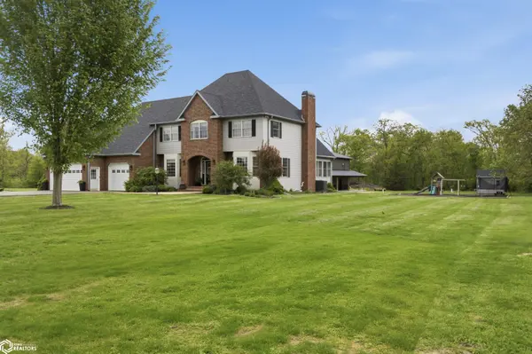 3297 Country Club LN, Fort Madison, IA 52627