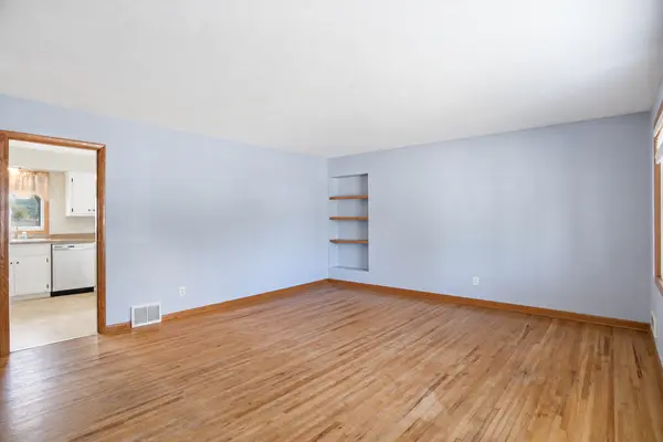 8386 Harkness RD S, Cottage Grove, MN 55016