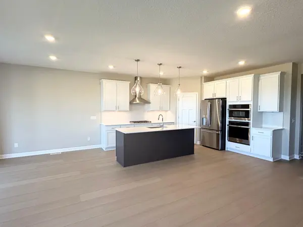 5184 Long Pointe Bay, Woodbury, MN 55129