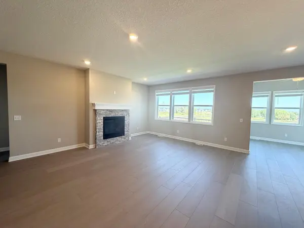 5184 Long Pointe Bay, Woodbury, MN 55129