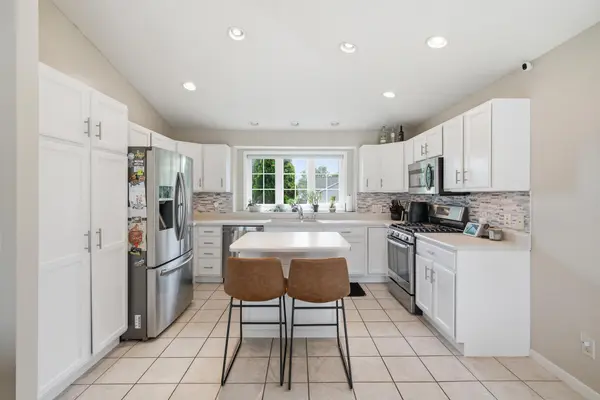 653 Grayhawk Dr, Mankato, MN 56001