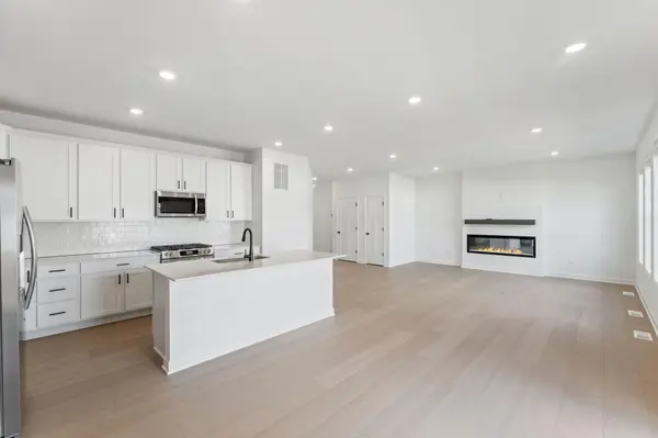 8932 Periwinkle BLVD, Woodbury, MN 55129