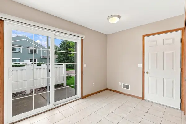 1216 Elmwood AVE, Shakopee, MN 55379