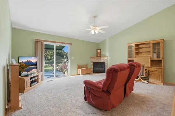 1053 W Ridge CT, New Richmond, WI 54017
