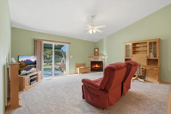 1053 W Ridge CT, New Richmond, WI 54017