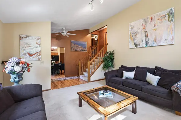 8746 Highwood WAY, Apple Valley, MN 55124