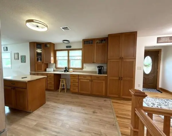 1990 River RD, Windom, MN 56101