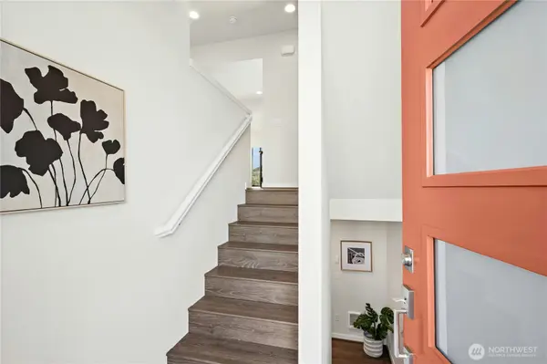 1085 6th Walk NE, Issaquah, WA 98029