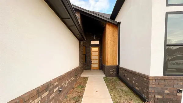 621 E Barajas TER, Mustang, OK 73064