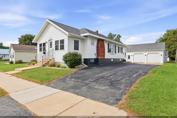 709 W NORTH WATER ST, New London, WI 54961