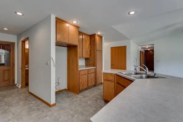 8826 N CLAYTON AVE, Neenah, WI 54956